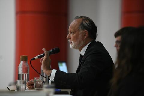 Conférence d'Edouard Philippe Edouard Philippe parlant aux étudiants de sciences Po Rennes