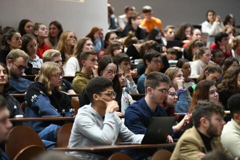 Etudiants amphi Etudiants amphi