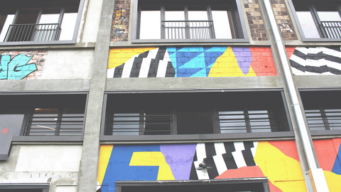 Façade colorée du WIP, tiers-lieu partenaire