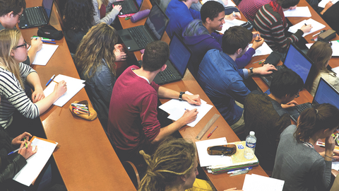 Étudiants en amphithéâtre