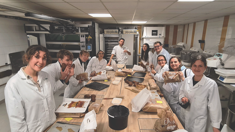 Atelier pâtisserie au lycée professionnel Louis Guilloux Formation des étudiants de Sciences Po Rennes au lycée professionnel Louis Guilloux (Rennes).