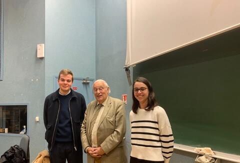 Tom Sename, étudiant à Sciences Po Rennes, Bertrand Badie, professeur émérite à Sciences Po et Gaëlle Faloya, étudiante à Sciences Po Rennes