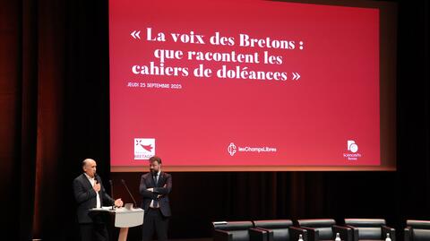 Conclusion sur la scène des champs libres de Pablo Diaz et Loig Chesnais Girard