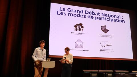 Pierre Le Moignic étudiant de Sciences PO Rennes sur la scène des champs libres